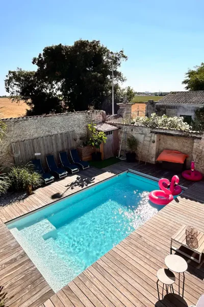 Les villas de Grammont, 2 Villas: 260m², 5 chambres jusqu'à 10 personnes et 640m² avec piscine, 9 chambres jusqu'à 18 personnes. Aux portes de La Rochelle